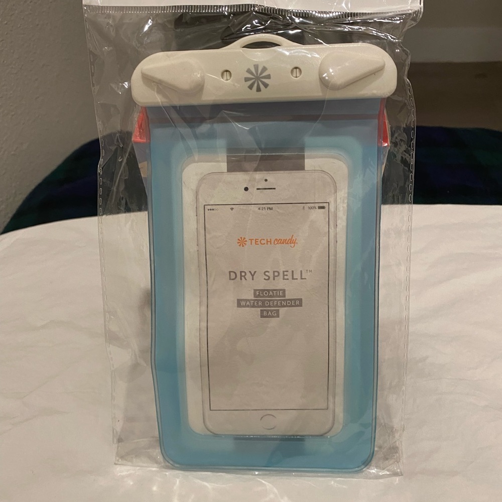 NWT - Tech Candy Defender Bag for iPhone & Android - Waterproof / Snowproof ⚡️